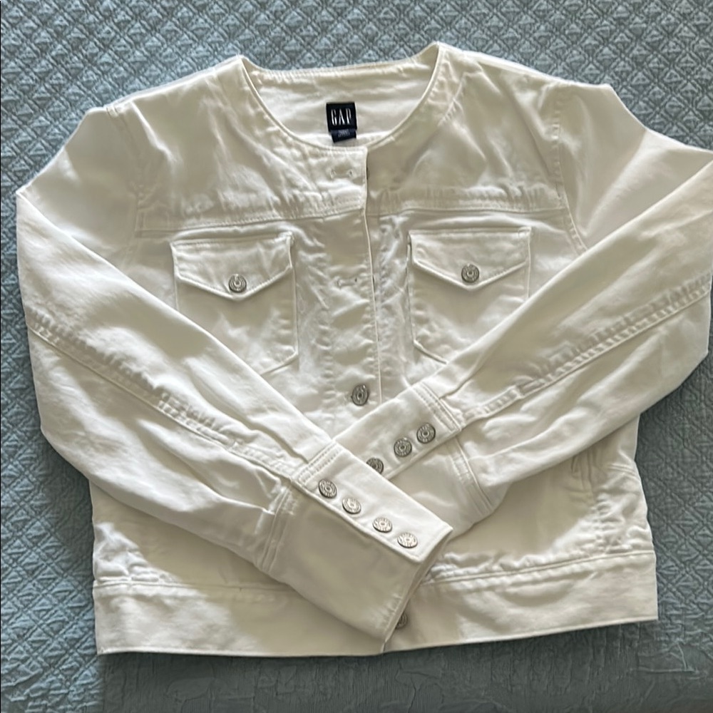 GAP Women's White Jean Jacket Size M